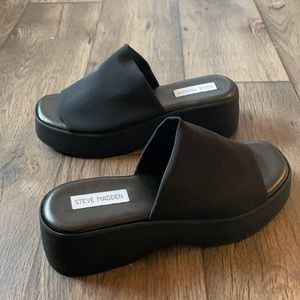 Slinky30 Steve Madden sandals, size 10